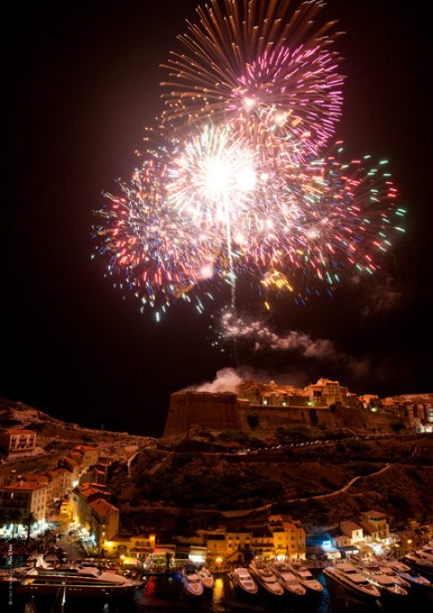  Assistez au feu d'artifice aux dessus de la haute ville