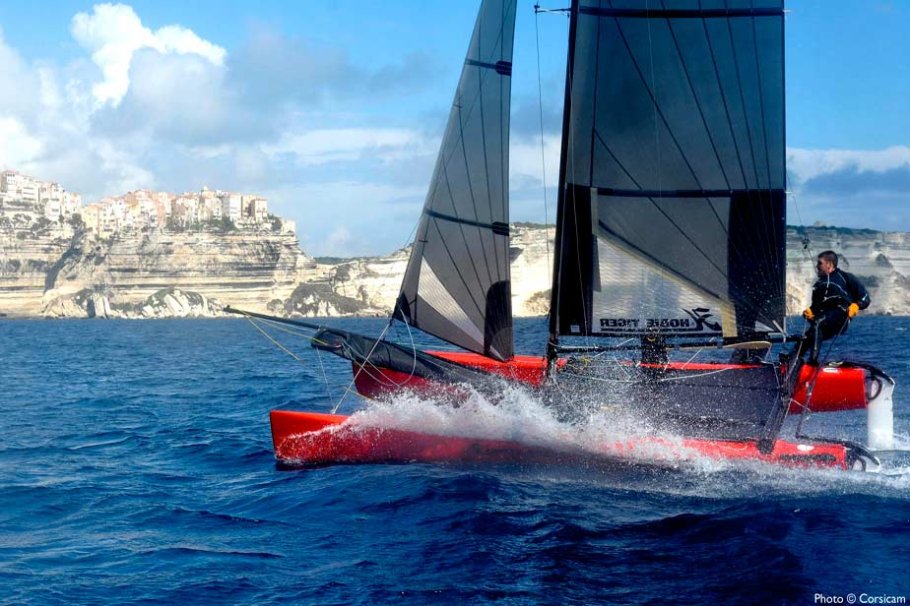 Naviguez sportivement à bord d'un catamaran