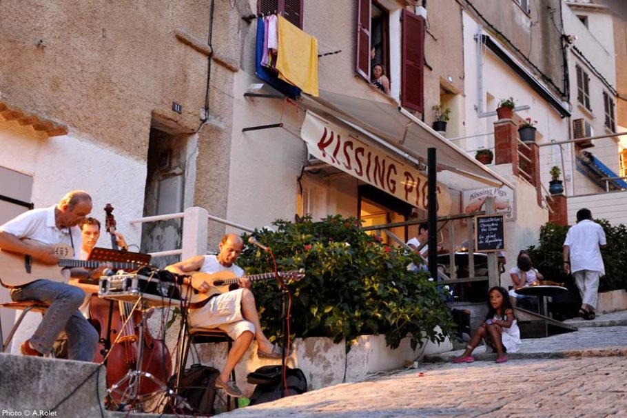 Vivez l'ambiance des ruelles Corse