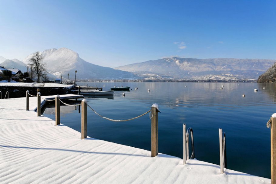 Le lac d’Annecy en hiver
